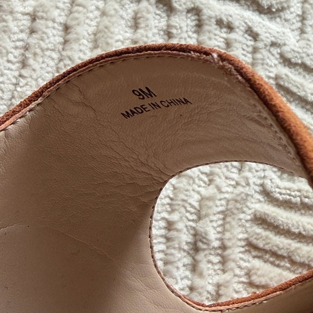 NEW Pelle Moda Suede 6” heels - Picture 4 of 4